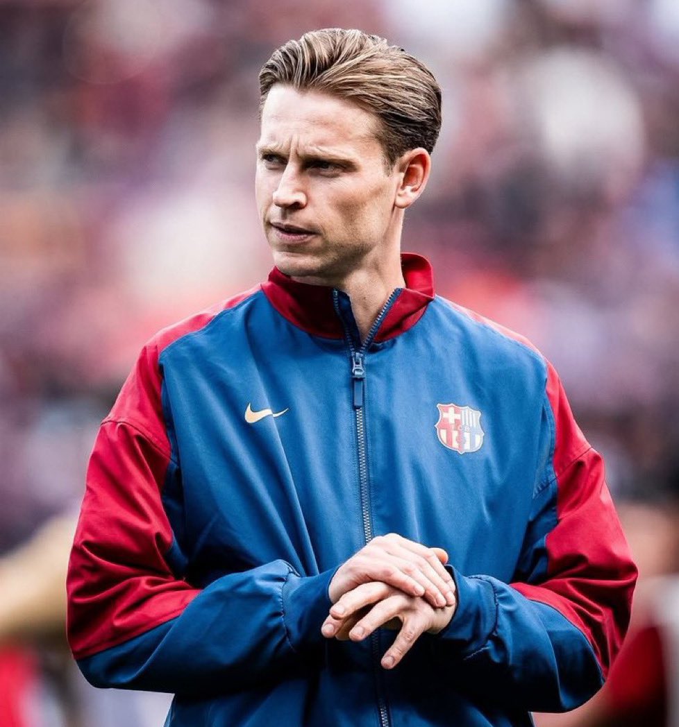 O que esse aqui jogou hoje, misericórdia…

De Jong engoliu o meio campo do Real Madrid