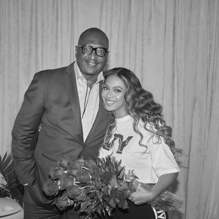 beyoncepress's tweet image. Mathew Knowles revealed that he congratulated Beyoncé on making the list of billionaires, but she never talks about money and is always concerned with how she can please her fans

“I’ve never heard Beyoncé ever talk about money… It’s always been, ‘How can I make my fans happy?…