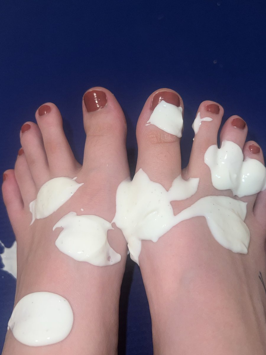 BobbiLocket's tweet image. Yoghurt dipped toes so yummy! Watch me play with it💗😝