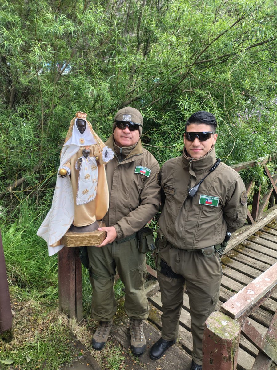 CarabMagallanes's tweet image. Carabineros del Retén Villa Tehuelches @carabdechile participó en el resguardo y protección de la festividad religiosa Virgen de Montserrat en Río Verde, con asistencia cercana a mil personas, junto a personal COP de la 5ta. Com. @carabmagallanes.

#RíoVerde #OrdenyPatria