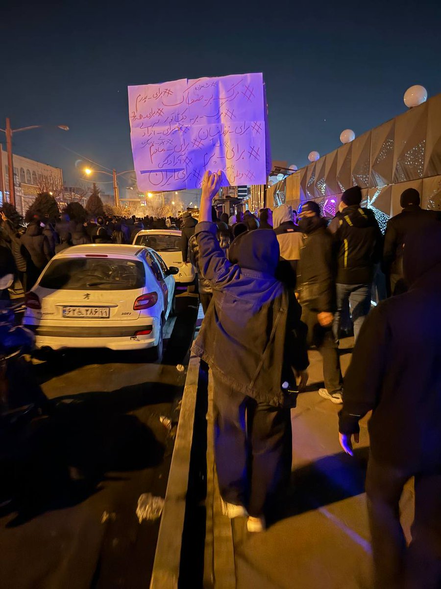 Aryammehr_2's tweet image. دوستان تک تک کلیپایی که میزارمو 
فیو بزنید کامنت بزارید کوت کنید به انگلیسی که دیده بشه
چون من صد برابر از توانم دارم فعالیت میکنم
از شمام انتظار داریم صدتون رو بزارید 
۱۸ساعت فعالیت مداوم کم چیزی نیست هم اینجا هم اینستاگرام 
پس ازتون توقع دارم از توییت ها حمایت کنید تا تایملاین…