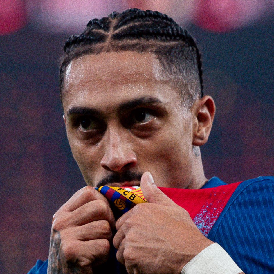 🗣️Raphinha: “Hansi Flick me cambió la vida. Tenía un pie y medio fuera del Barça, pero me llamó y me dijo que quería contar conmigo para su equipo. Es todo lo que un jugador de fútbol espera de un entrenador. Si hoy he ganado la Supercopa es solo gracias a él”. #FCBarcelona