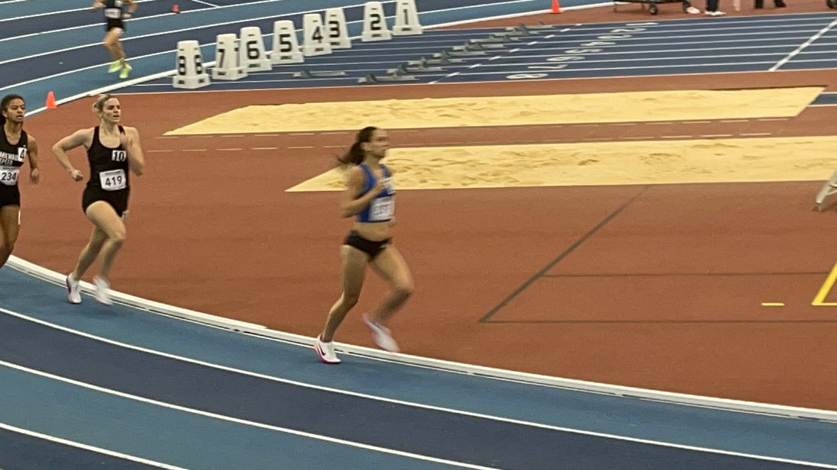 Coach_GTXC's tweet image. Fast day in Chicago! Sophie Rentmeister runs an indoor PR and breaks a 22 year old school record in 2:19.9! Huge start to indoor season, Soph! Let’s gooooo! 
#fastfastfast