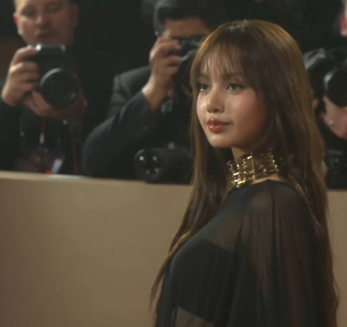 Lisa arrives at the #GoldenGlobes