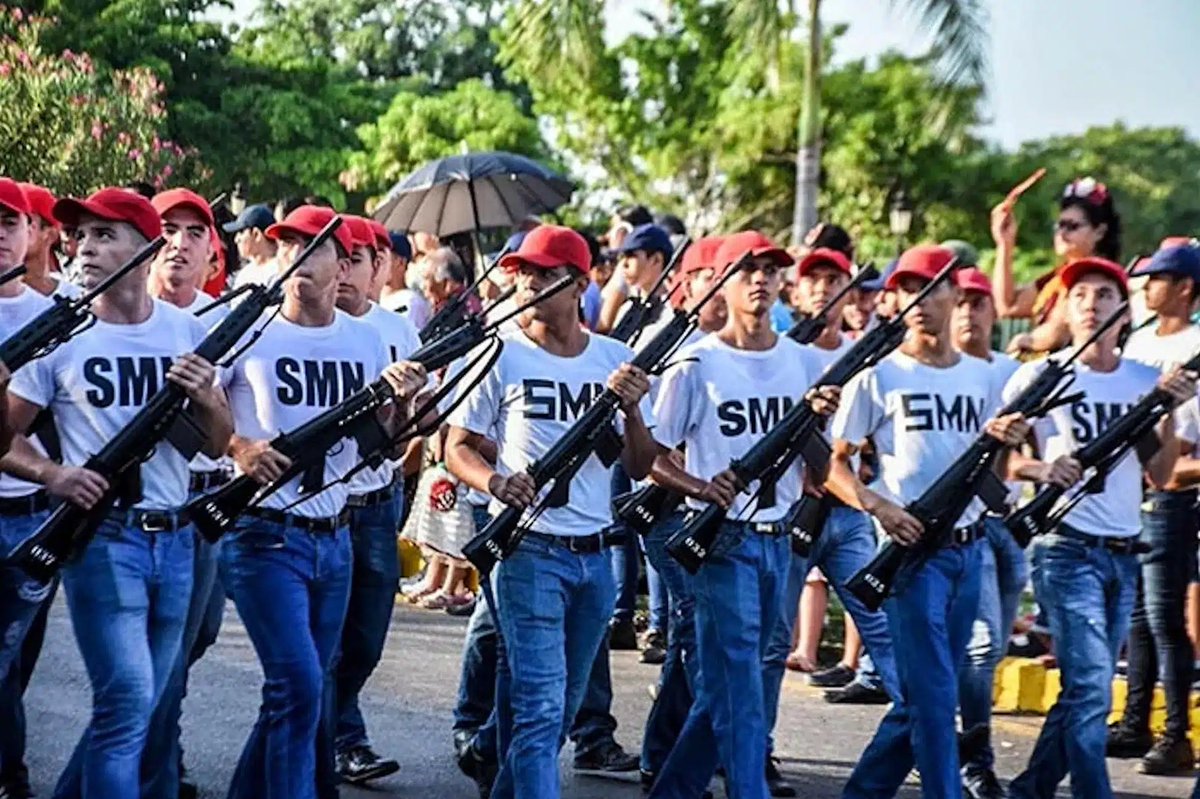Con razón hicieron obligatorio el servicio militar.

Claudia, AMLO y MORENA prefieren sacrificar a nuestros jóvenes como carne de cañón frente al ejército más poderoso del mundo, antes que romper sus pactos con el narcotráfico.

Si eres llamado a filas, ¡No te presentes! Qué