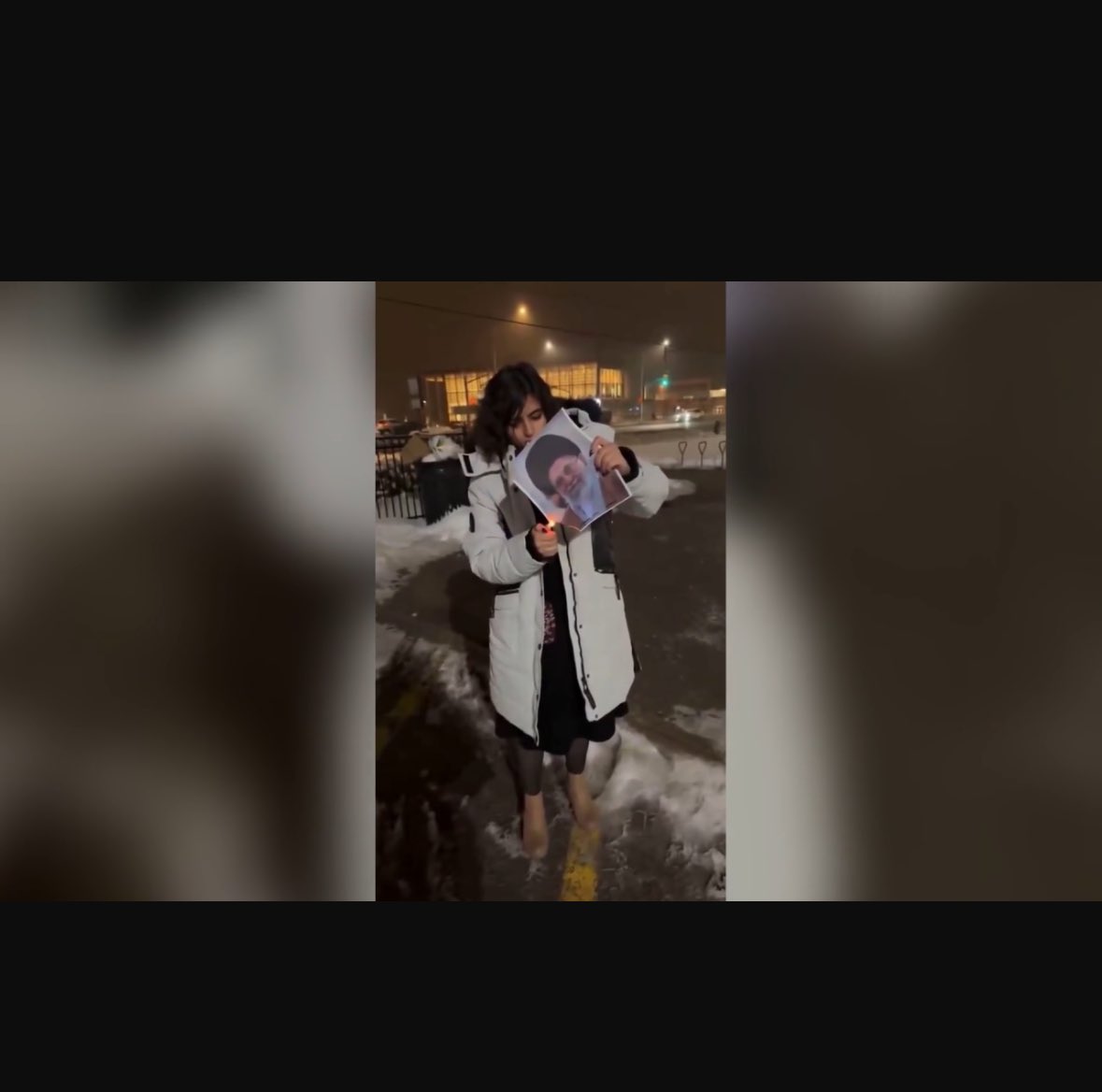 #Teheran #women light cigarettes with the Sg pic