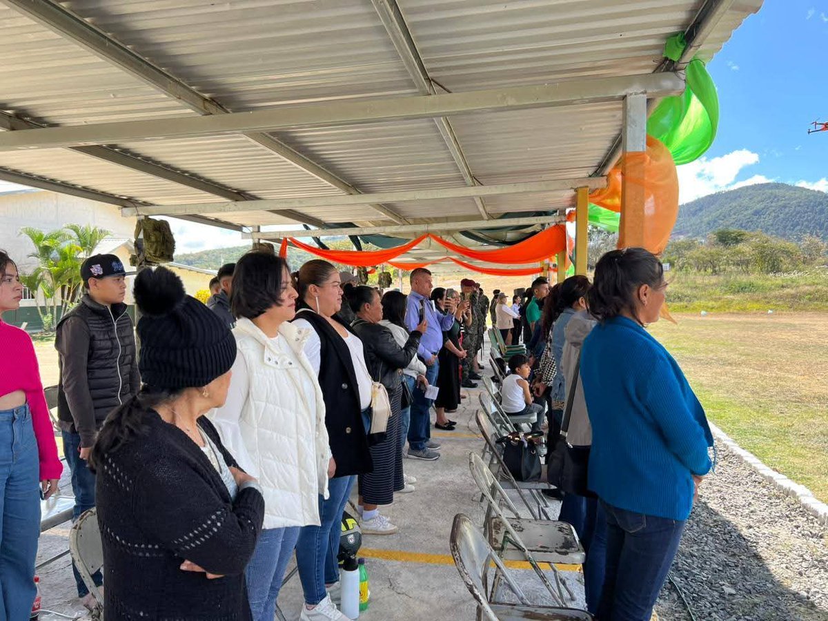 FFAAHN's tweet photo. #CeremoniaDeBienvenida || Las Fuerzas Arnadas dieron la bienvenida a los aspirantes de la 25 Promoción en una emotiva ceremonia realizada en las instalaciones de la Escuela de Suboficiales del Ejército (#ESOE), marcando el inicio de su camino en la formación académica y militar. https://t.co/wm28wrqGTm