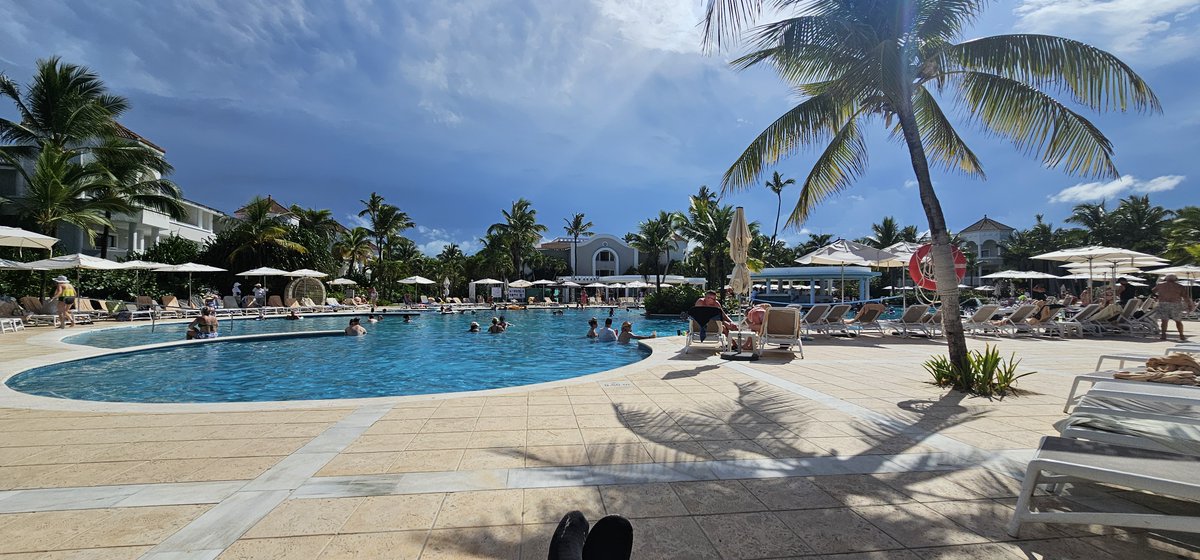 borgadee's tweet image. 2025 was memorable. Thanks to @travalacom  and @AVAFoundation for this trip. Best place to book your trips,accommodation,flights and activities.  Received Loads of perks for my next trip. Can't wait !