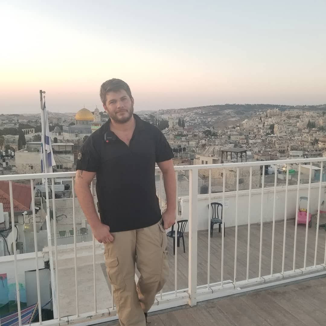 האריה של העתיקה נפל💔

יהושע בון, אדם ציוני שמסר את נפשו, עלה לארץ לבד, ונלחם כמו פייטר אמיתי על ארץ ישראל. 

זוכר אותך אדם חייכן, נמרץ, עיניים ערניות, איש העולם הגדול שמכל משפט שלו אפשר ללמוד משהו חכם. 
יהי זכרך ברוך🕯🇮🇱