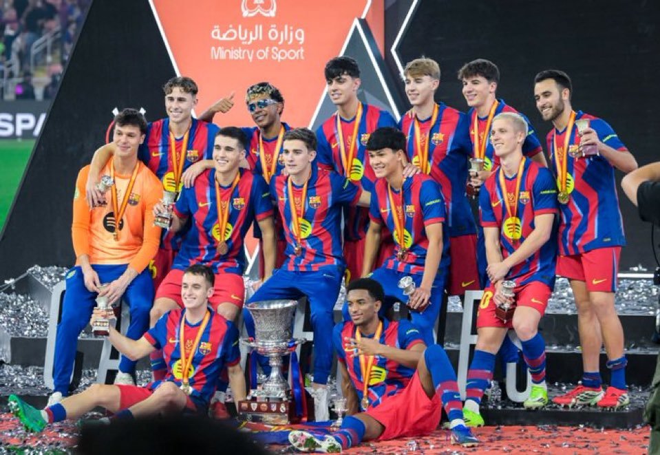 TouchlineX's tweet image. 📸 Barcelona's 𝐋𝐚 𝐌𝐚𝐬𝐢𝐚.