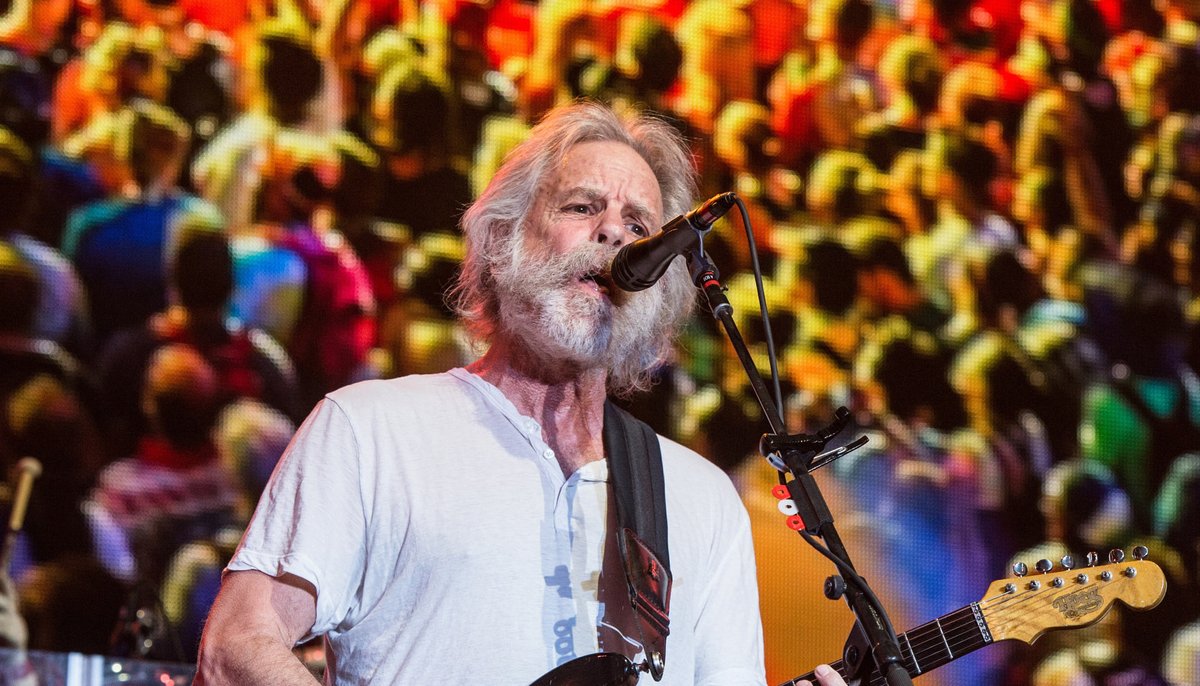 RandysVinylTap's tweet image. #RIP to Bob Weir of The Grateful Dead, who has left us for music heaven today.⚡️

In the mid-late 60's, I was in New York and went to a club in Greenwich village and saw The Dead play. They were new-ish and they were a jam band. When they'd go into a song, it wasn't the standard…