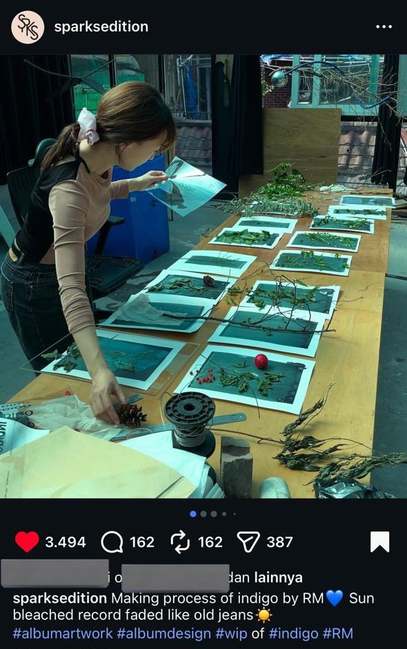 monienyamjun's tweet image. Ikutan yah soalnya belum ada yg nyebutin ini. Di tengah gempuran era digital, Namjoon melahirkan indigo dengan memakai cyanotype, teknik fotografi paling tua. Mengcapture bunga dan daun kering. Pemakaian cynotype ini selaras dengan pesan dari beberapa lagu yg ada di album indigo.