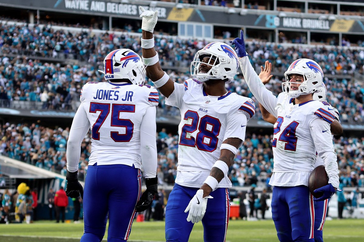 El_Universal_Mx's tweet image. 🦬🏈 Los Bills de Buffalo eliminan de forma agónica a los Jaguars de Jacksonville...

Josh Allen soportó un castigo, repartió golpes y le dio a Buffalo su primera victoria en playoffs fuera de casa en más de tres décadas, al superar el domingo 27-24 a Jacksonville en en la ronda…