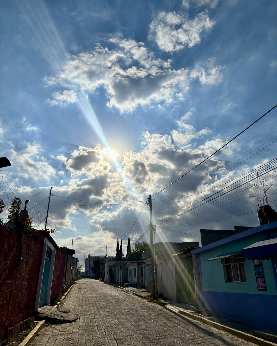 RafaKaxioRutas's tweet photo. A veces, el mejor destino es simplemente una carretera abierta y un cielo que no se termina.
#RafaKaxioRutas #OnTheRoad #Cielo #Explorando #VidaEnRuta https://t.co/BROAdn8bAO