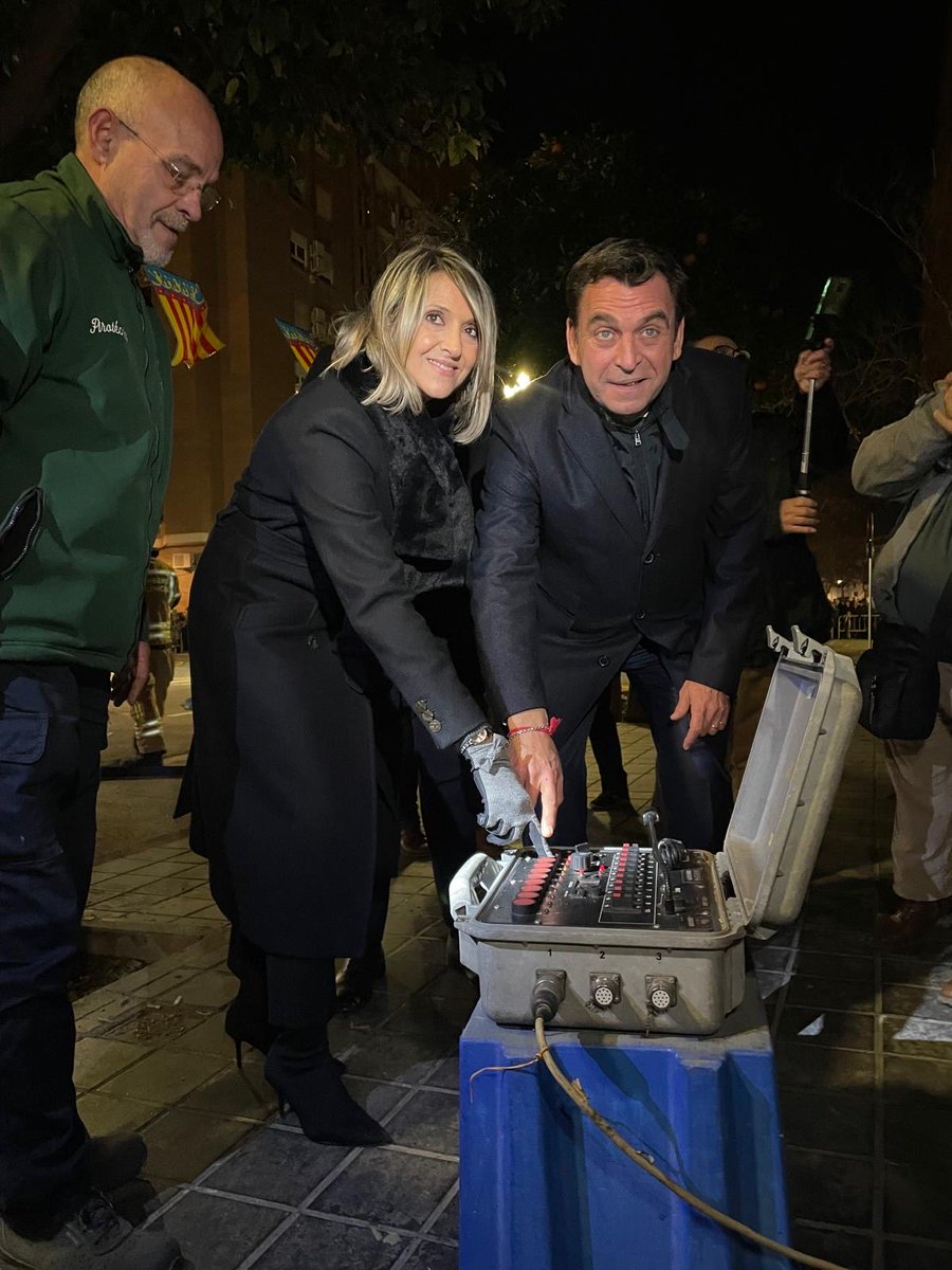 MncGCS's tweet image. 🔥🎆Un castillo ha dado inicio a la hoguera en la que hemos tenido la oportunidad de atravesar momentos previos a prenderle fuego.

🐷 Sant Antoni del Porquet