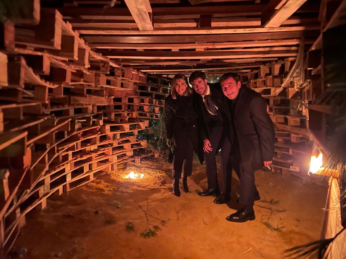 MncGCS's tweet image. 🔥🎆Un castillo ha dado inicio a la hoguera en la que hemos tenido la oportunidad de atravesar momentos previos a prenderle fuego.

🐷 Sant Antoni del Porquet