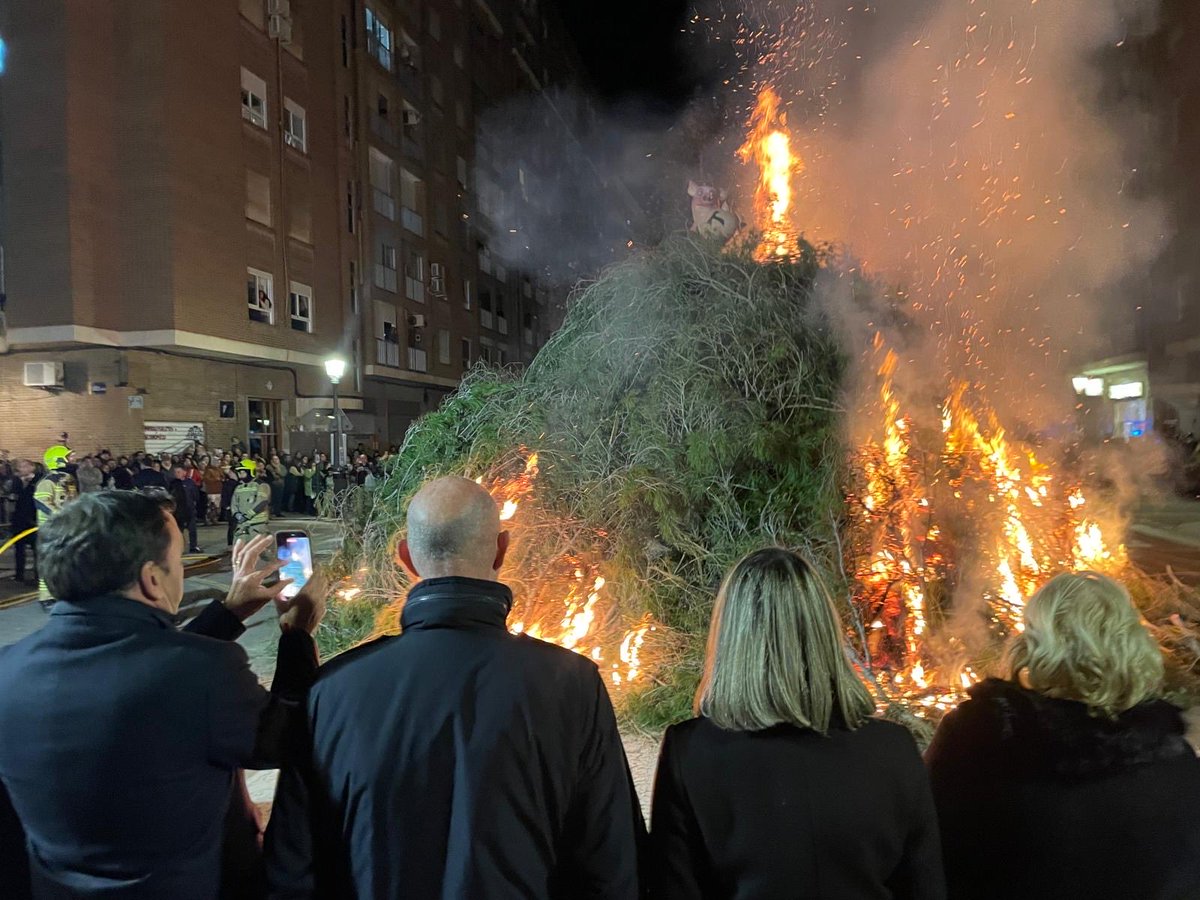 MncGCS's tweet image. 🔥🎆Un castillo ha dado inicio a la hoguera en la que hemos tenido la oportunidad de atravesar momentos previos a prenderle fuego.

🐷 Sant Antoni del Porquet