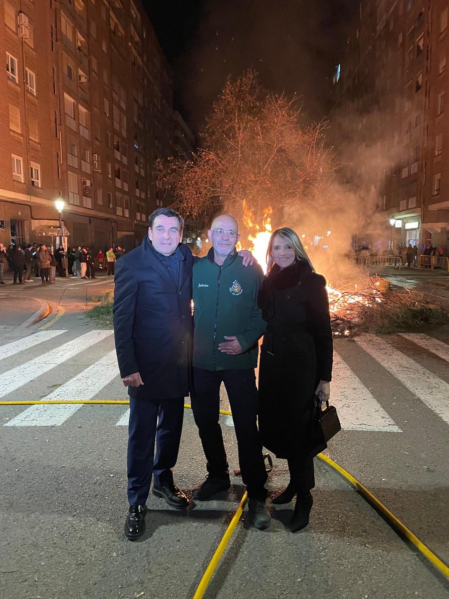 MncGCS's tweet image. 🔥🎆Un castillo ha dado inicio a la hoguera en la que hemos tenido la oportunidad de atravesar momentos previos a prenderle fuego.

🐷 Sant Antoni del Porquet