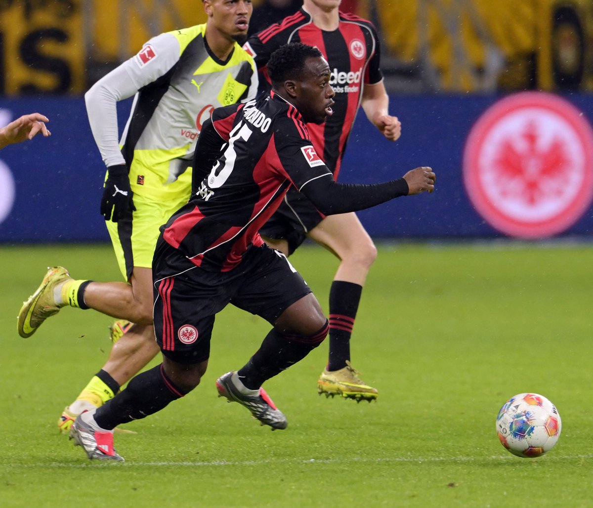 🚨🦅 Arnaud #Kalimuendo with a strong debut for Eintracht Frankfurt on Friday. Brought on in the 63rd minute, he provided a superb assist to make it 2-2 at the time.

Head coach Dino Toppmöller told Sky: “He will be a very important player for us and we’re looking forward to