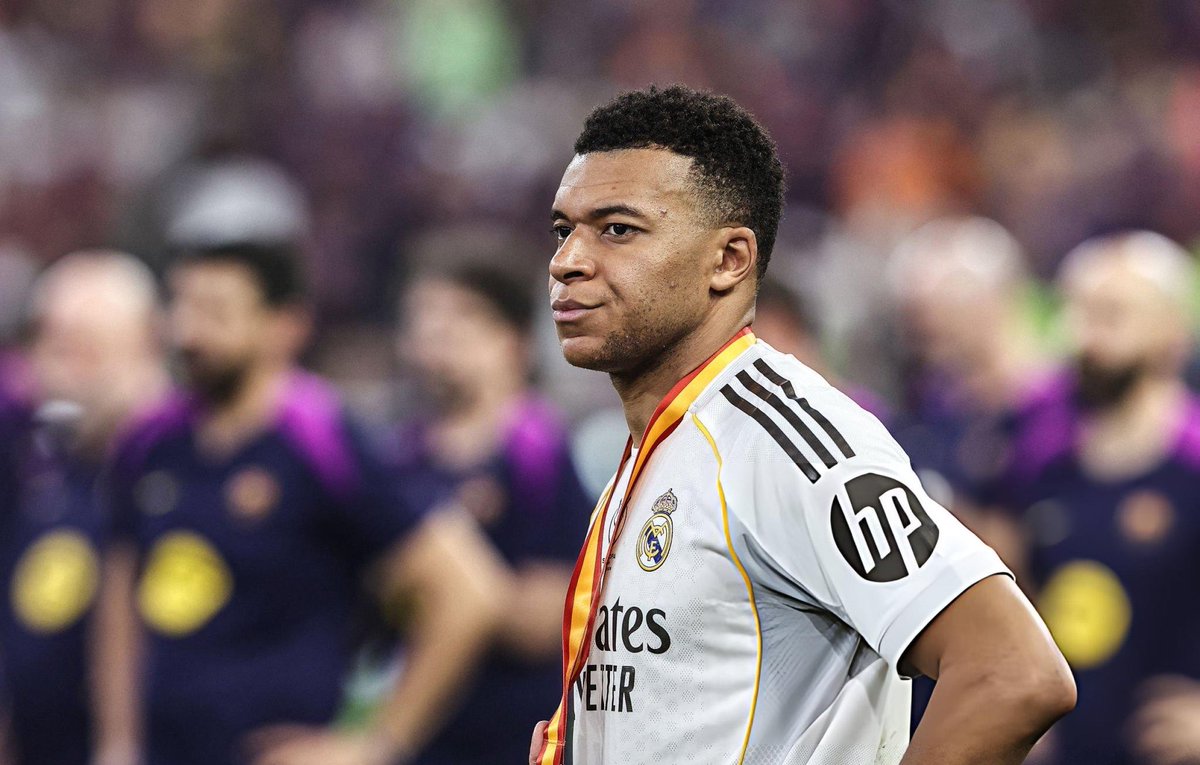 TopipeNet's tweet image. کێ هۆکاری دۆڕاندنی یانەی ڕیاڵ مەدرید بوو..؟

هەمووتان بەشداربن له‌ كۆمێنت..؟

#برشلونه_ريال_مدريد #ريال_مدريد #برشلونه #للكلاسيكو #السوبر_الإسباني #كأس_السوبر_الاسباني || #SuperCup #SuperSupercopa #ElClasico #RealMadrid