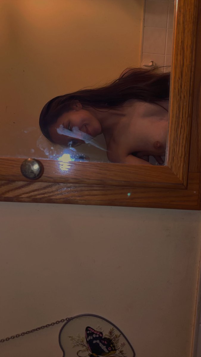 Been a minute;) but I can assure you I’m back 😘 don’t be too shy, hit me up DMS are open

Want the OF link? 🔗 just click on my bio! 
#nsfw #sellingcontent #buyingcontent