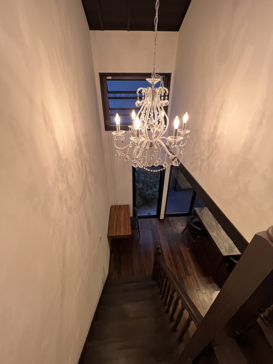 naokinish's tweet photo. 空き家や別荘の活用ができる交代居住型シェアリングサービスSymTurns の特徴。
→旅館業とは異なる自主運営の別荘としての物件運用:
#SymTurns のタイムシェアリングスキームでは、複数の入居者がオーナーと力を合わせて自律的に建物を運営管理するため、旅館業や民泊の過剰な管理や法的リスクを回避し、セカンドハウスとして安全かつ効率的に物件を運用できます。旅館業が取れないエリアでも、二拠点居住としての魅力があれば活用ができます!