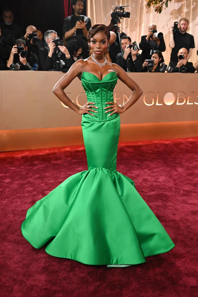 XFashion's tweet photo. Olandria arriving at the #GoldenGlobes wearing Christian Siriano

via @wwd https://t.co/ekya2EnmbV