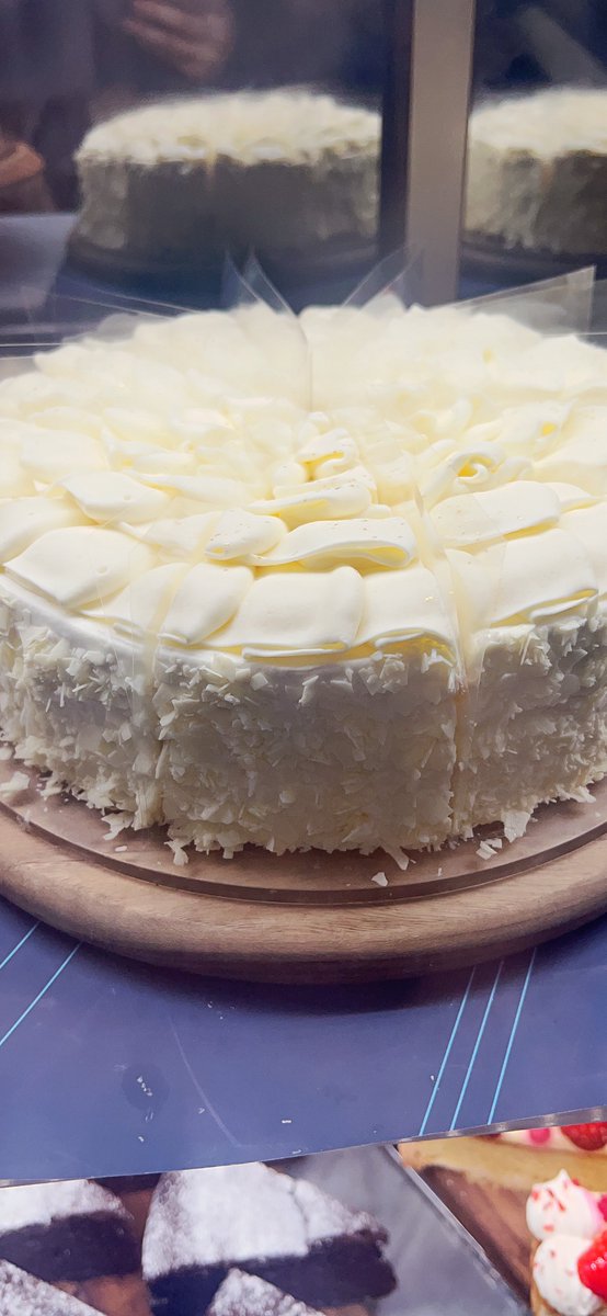 沢山の人の温かさと世間の厳しさと人間性が垣間見れたケーキ。お前の味は一生忘れない。