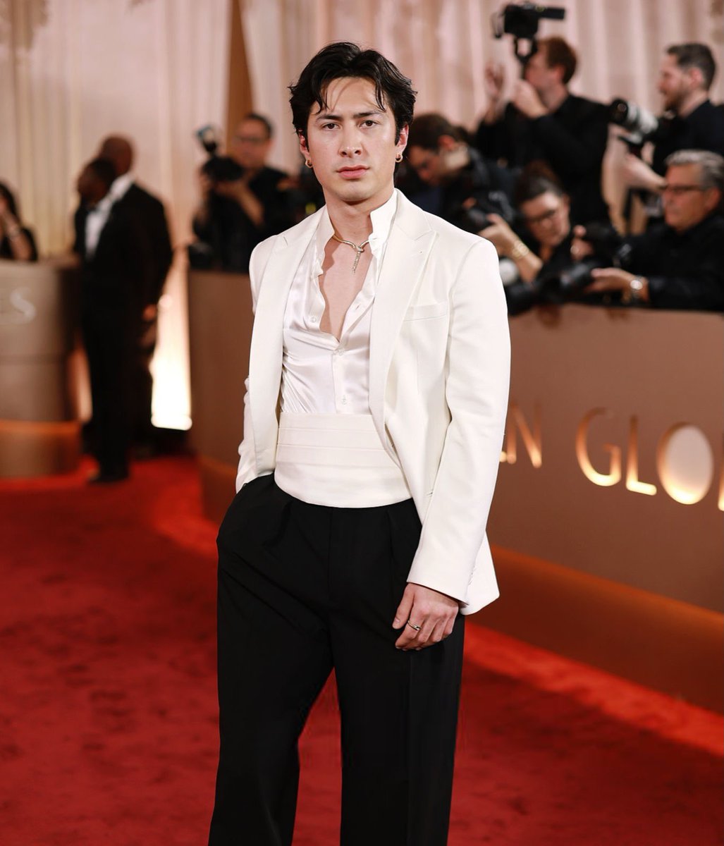 these photos being taken less than a year apart I AM SO EMOTIONAL OH MY GOD