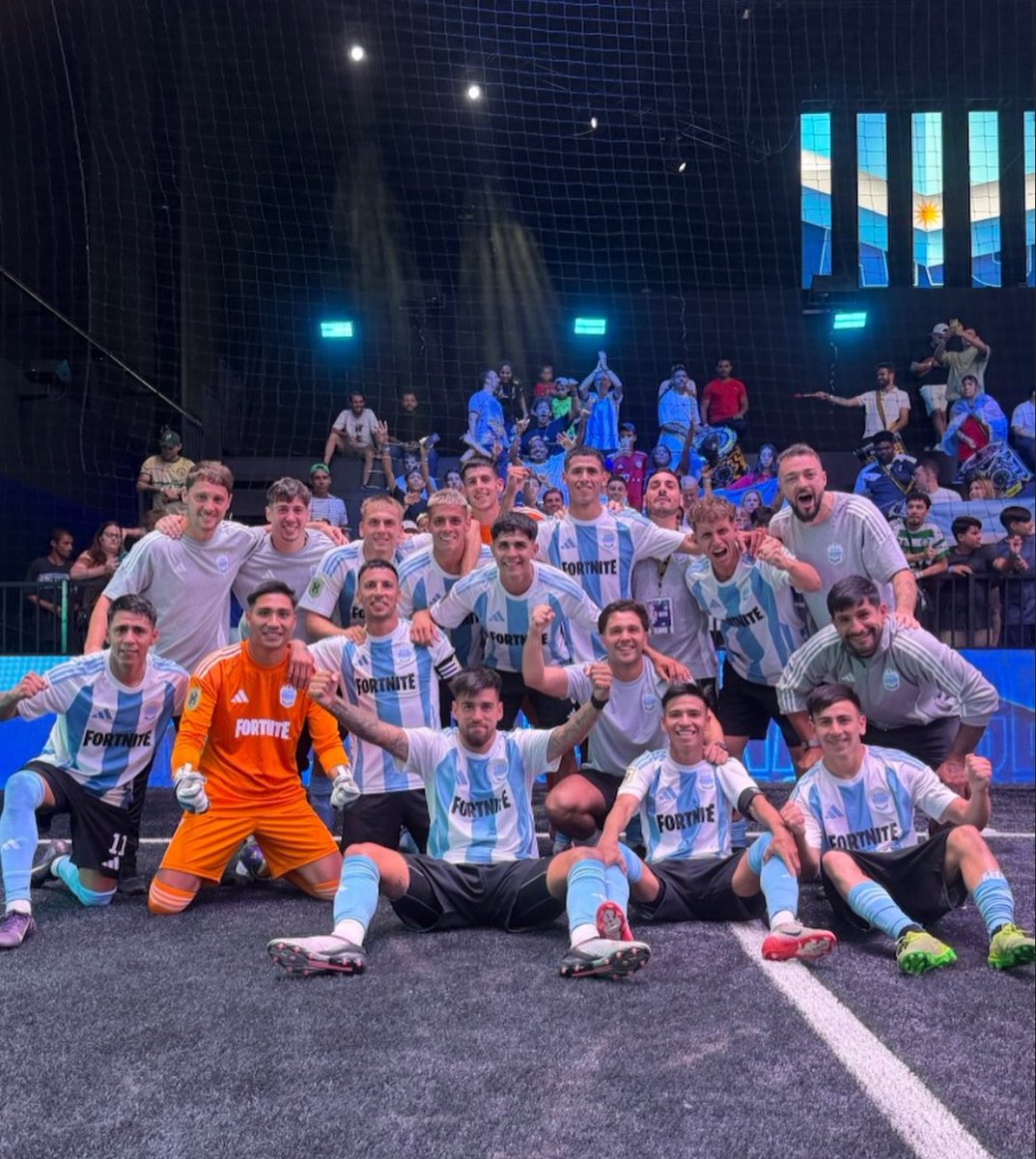 ESTAMOS MÁS VIVOS QUE NUNCA. 🇦🇷
NO ES ARGENTINA SI NO SE SUFRE. 🫵🏻