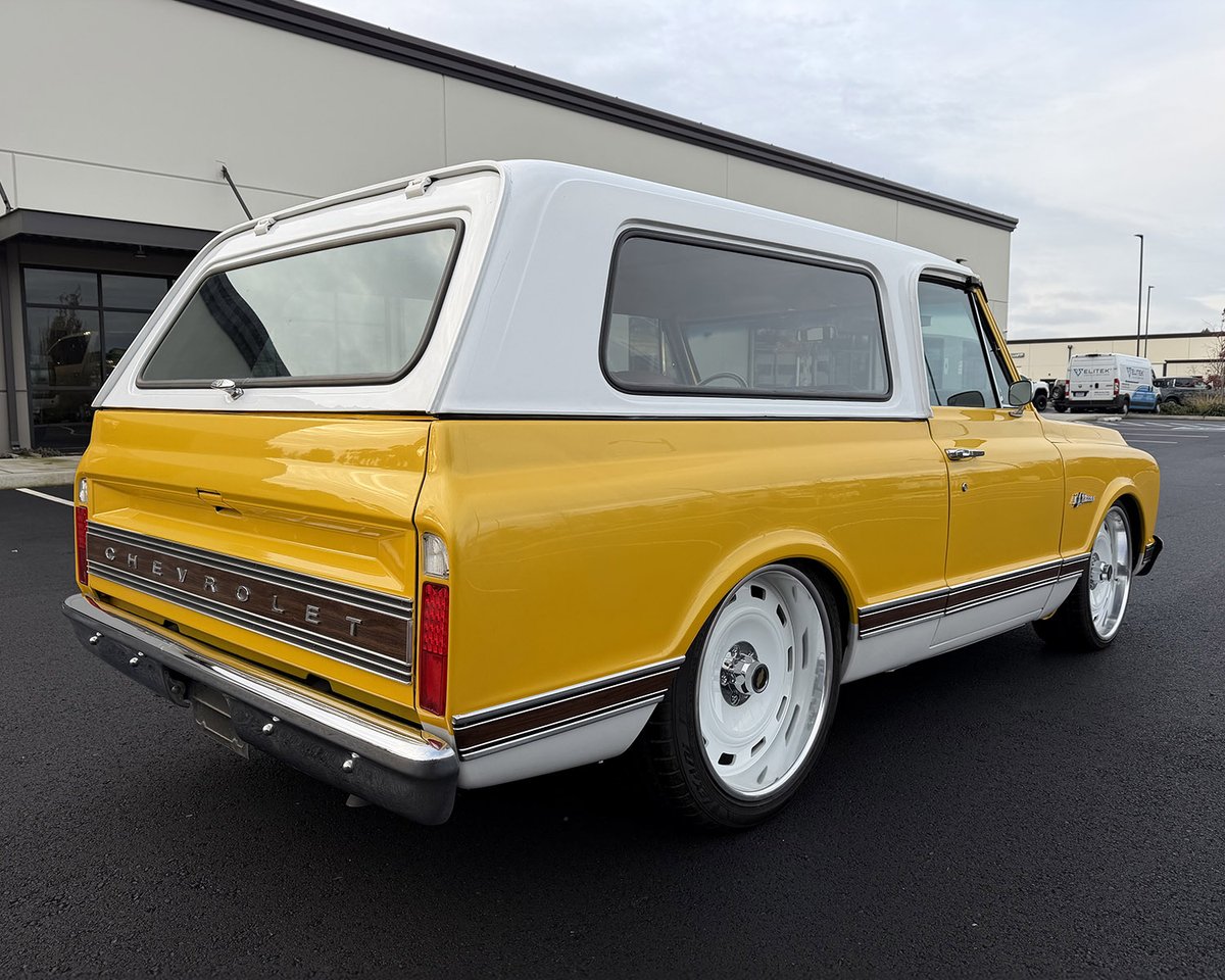 Barrett_Jackson's tweet image. Built bold from the frame up. This custom 1972 @Chevrolet #K5 #Blazer is frame-off restored and powered by a #supercharged LSA V8 engine paired with a 4-speed automatic transmission and finished in Lamborghini Trofeo three-stage paint.

Learn more: bit.ly/SD26TW-1972Che…