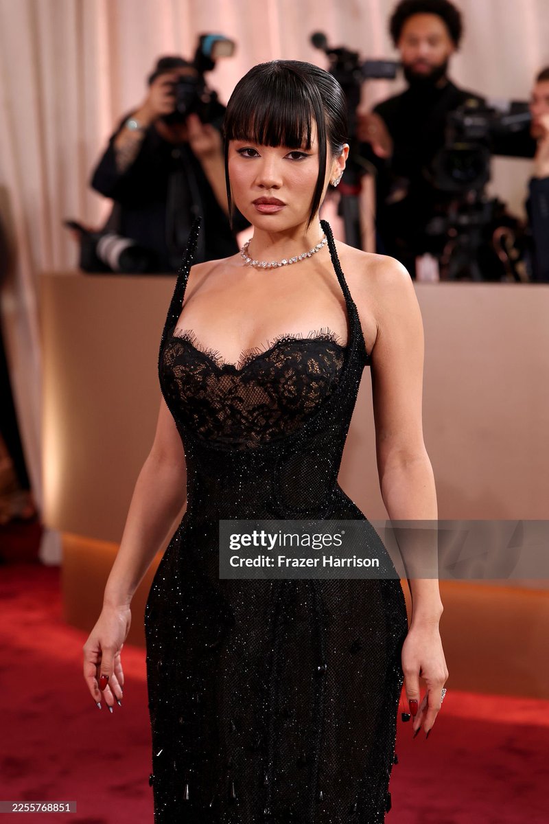 LegendaryLade's tweet image. South Korean Singer Rei Ami in a beautiful figure hugging beaded dress! 🖤

#GoldenGlobes