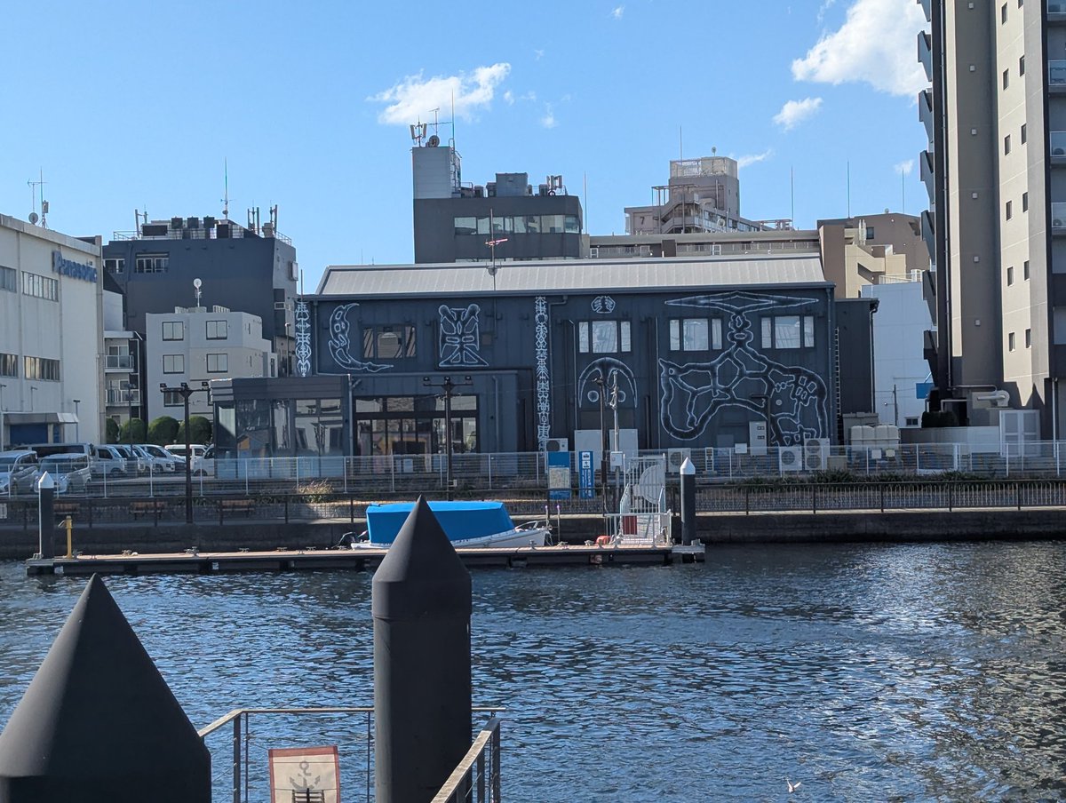 usako2020usako's tweet photo. 久々の天王洲アイル
品川住みの時よく散歩に来たけど、とにかく土日は全然人がいなくて面白かったな(そして今日も閑散としている)
大林宣彦監督とすれ違いビックリしてたら優しく微笑んでくれた思い出！
天王洲アイルからモノレールで京浜島つばさ公園に行き飛行機眺めるのも大好きでよく行ってました https://t.co/EKifDkTYZr