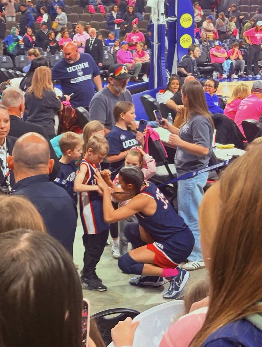 finestlinds's tweet image. The kids love 35🥹