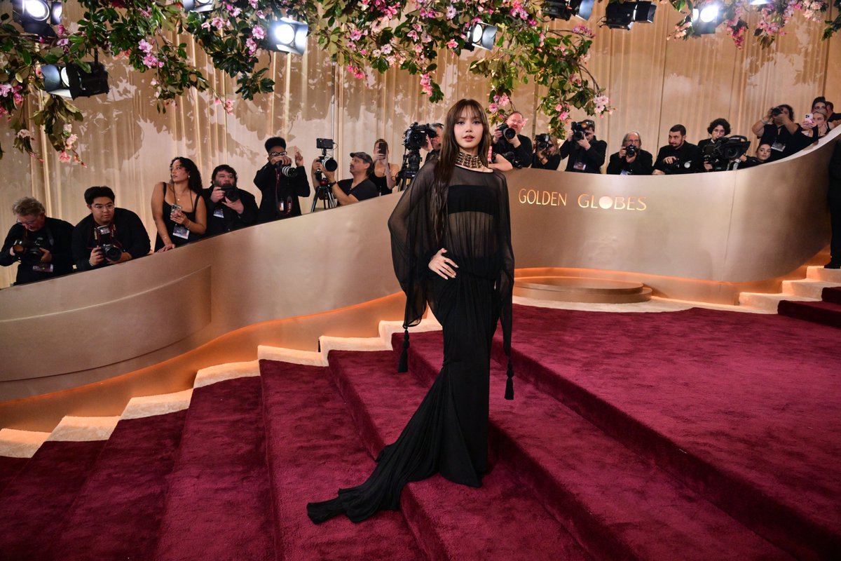 Spotify's tweet image. LISA! Absolutely no. words. #GoldenGlobes

📸: Getty