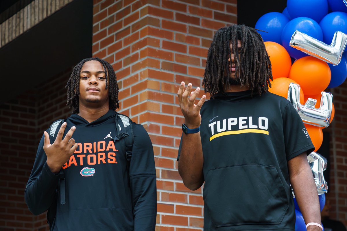 GatorsFB's tweet photo. Welcome home 🏠 

🐊 @Jstnw13 
🐊 @TChukuyem 
🐊 @DesmondGreen76 
🐊 @KJ4ord 
🐊 @JaReylanMcCoy 

#GoGators https://t.co/viDtJsTbq1