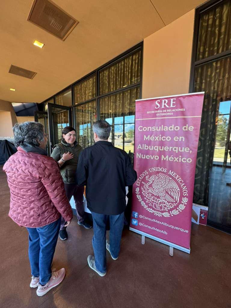 ConsulMexAlb's tweet photo. #ProtecciónConsular #ProtecciónPreventiva

Este sábado, en representación de @ConsulMexAlb la Cónsul Dulce Zamora (@DZamoraLezama) #TeamAbq de @ConsulMexAlb, estuvo presente durante la feria anual de All World Travel NM, realizada en el Sandia Resort Event Center de Albuquerque.

Durante la jornada se brindó orientación en materia de protección consular, a través de:
✅ el taller Conoce tus Derechos
✅ información sobre #VAIM
✅Guía “Héroes Paisanos” con recomendaciones para un viaje seguro a México 
✅#CIAM @sremx ☎️ 520-623-7874, disponible 24/7. Línea de Apoyo Consular Mexicana.
✅ la promoción de los increíbles destinos turísticos de México 🇲🇽

🌎 Asimismo, el Consulado compartió información turística de diversos destinos de nuestro país, destacando Barrancas del Cobre, Chiapas, Yucatán, Riviera Maya, Aguascalientes y Ciudad de México.