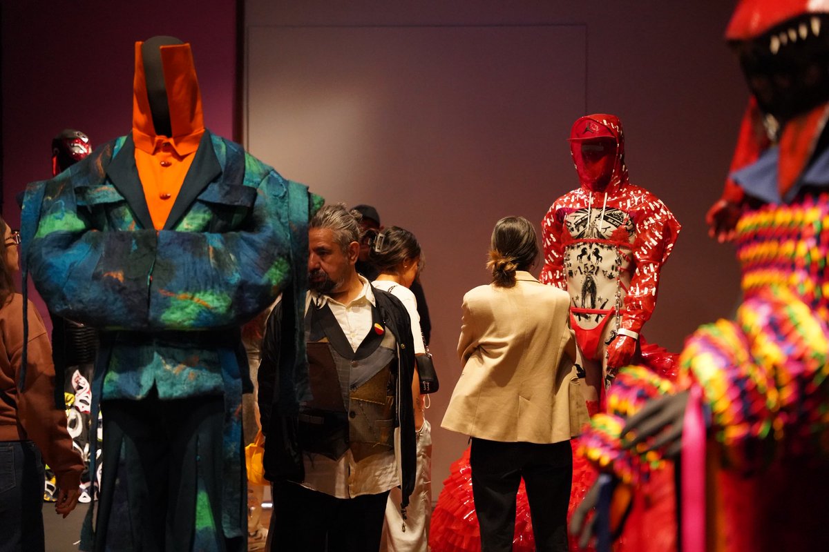 museofranzmayer's tweet photo. Hoy despedimos “Cross-Pollination”, sala que celebró el futuro de la moda en México.
✂️
Gracias a lxs diseñadorxs, así como a @LaIbero y @MuseumatFIT por haber hecho posible este proyecto.
¡Recuerda!
#ModaHoy continúa en el Franz hasta el 19 de abril
🎟️ https://t.co/SLXEIXDDay https://t.co/06CIYgfV6L