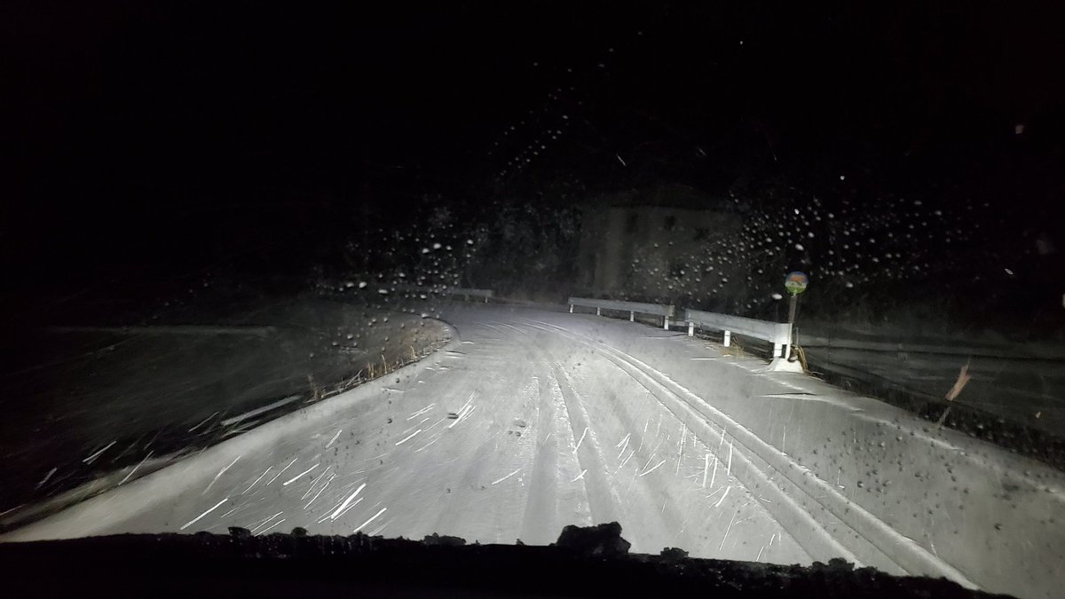 昨日の夜はとんでもなく大雪になってしまいやもうえず18時でお店閉めて帰りました。恵那からの帰り道のりもめっちゃ吹雪いてて前見えんぐらいヤバかったのにこんな状況はゆっくり運転するのが基本なのに、車間距離もとらず、後ろからもうスピードでくるバカ❗😡こう言うやつがいるから事故るんよね。