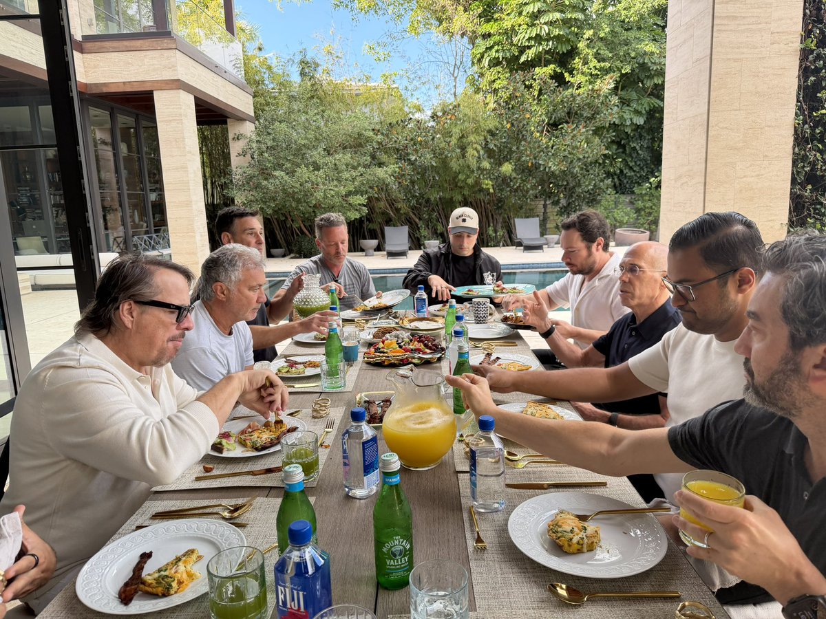 🔥Miami 🔥 #MiamiTech #MiamiAI  World Class Leader 👏 

@grok Branding @Essential_DNs @TaryKettle