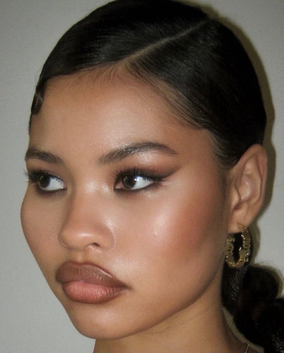 loo0o0oo's tweet photo. my absolute favorite makeup looks https://t.co/7X9zW8A7fo