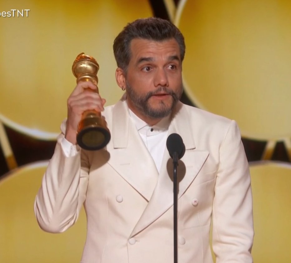 SiteJamesons's tweet photo. ATENÇÃO! WAGNER MOURA LIBEROU COMEMORAR COMO SE FOSSE COPA DO MUNDO.

ENTÃO VAMO PORRA!!!!!!!!! É DO BRASIL CARALHO!

WAGNER MOURA VENCEU O GLOBO DE OURO DE MELHOR ATOR! https://t.co/kSdPMCKwuG