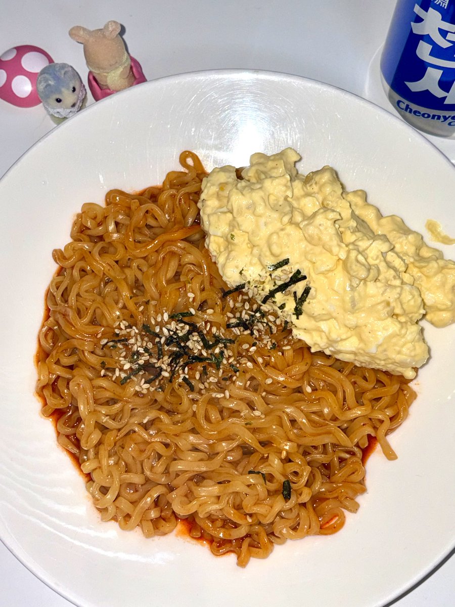 hisokashaa's tweet photo. 어제부터 봉지 불닭에 에그마요 추가한게 먹고 싶어서 결국 아침에 일어나자마자 먹고 혈스와서 기절할듯 https://t.co/IPzQfNImGL