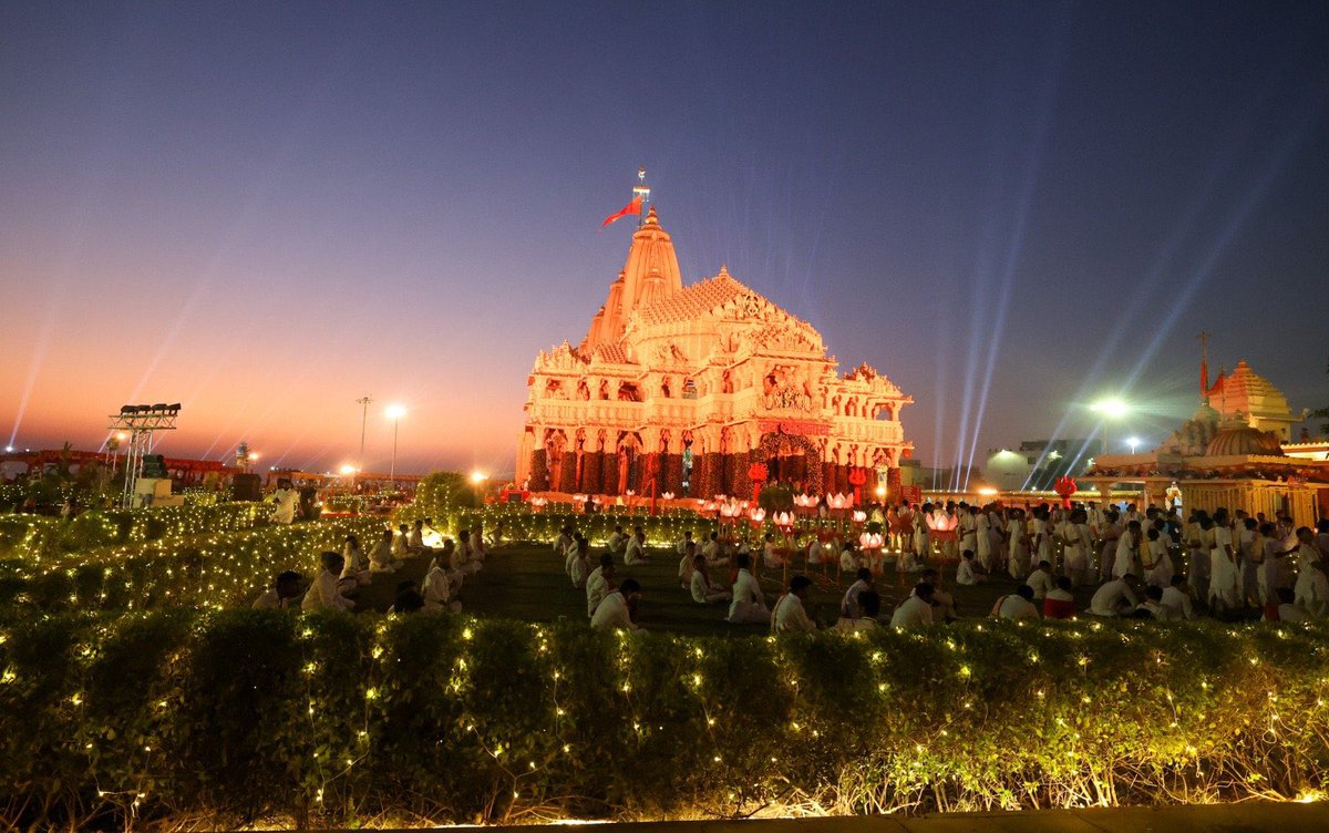 ॐ हमारे वेदों का, शास्त्रों का, पुराणों का, उपनिषदों और वेदांत का सार है। 

ॐ ही ध्यान का मूल है, और योग का आधार है। 

ॐ ही साधना में साध्य है। 

ॐ ही शब्द ब्रह्म का स्वरूप है। 

ॐ से ही हमारे मंत्र प्रारंभ एवं पूर्ण होते हैं।

ॐ तत् सत्!!
