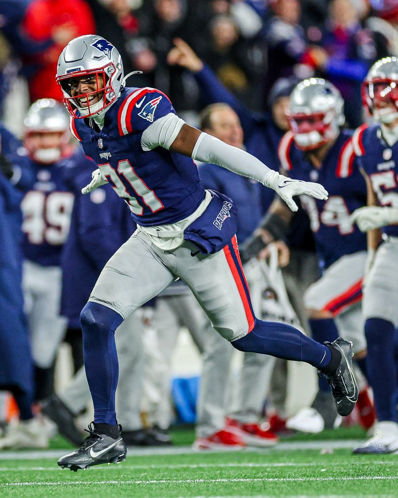 mattstdream's tweet image. No one converted more third downs this season than the Chargers offense.

The Patriots held them to 1-of-10.