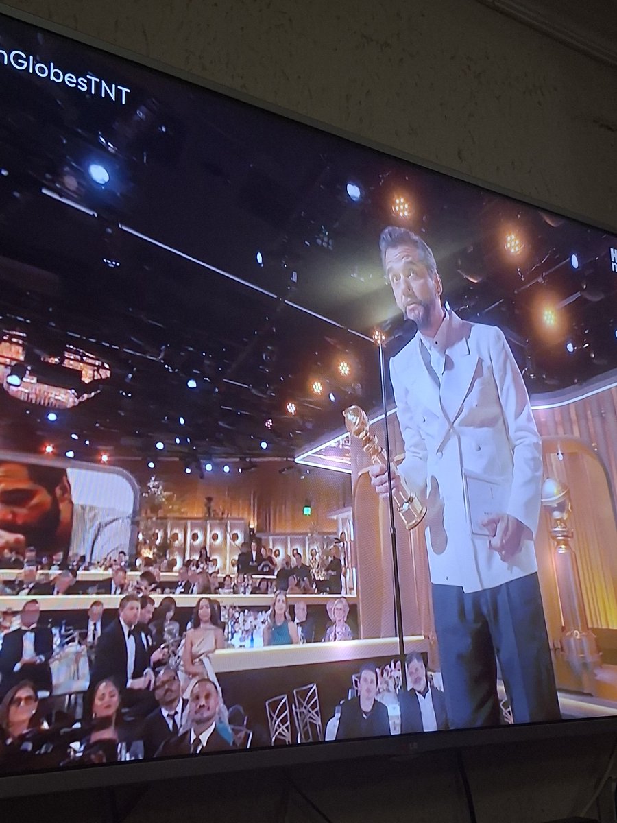 RAPARIGOU! 

Wagner Moura GANHOU o Globo de Ouro de Melhor Ator - Drama.