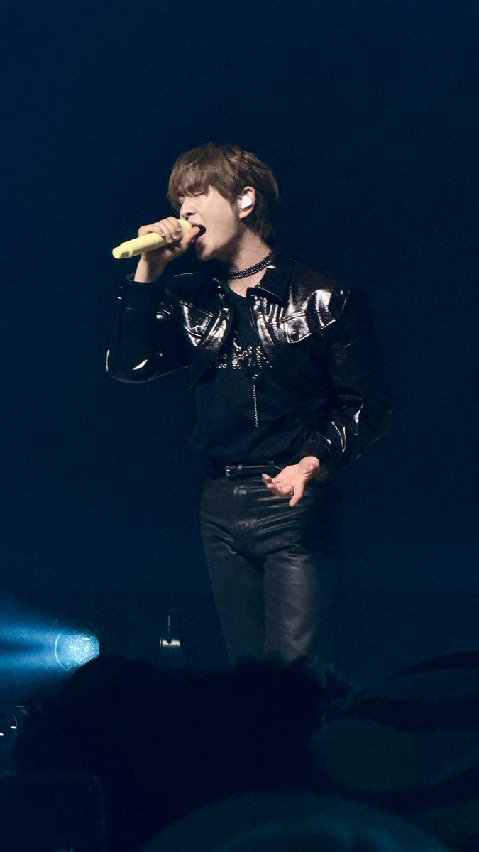 Kofferman's tweet image. Leather Daddy Onew???
#ONEW_THE_LIVE_PERCENT #jjinggu #shawol