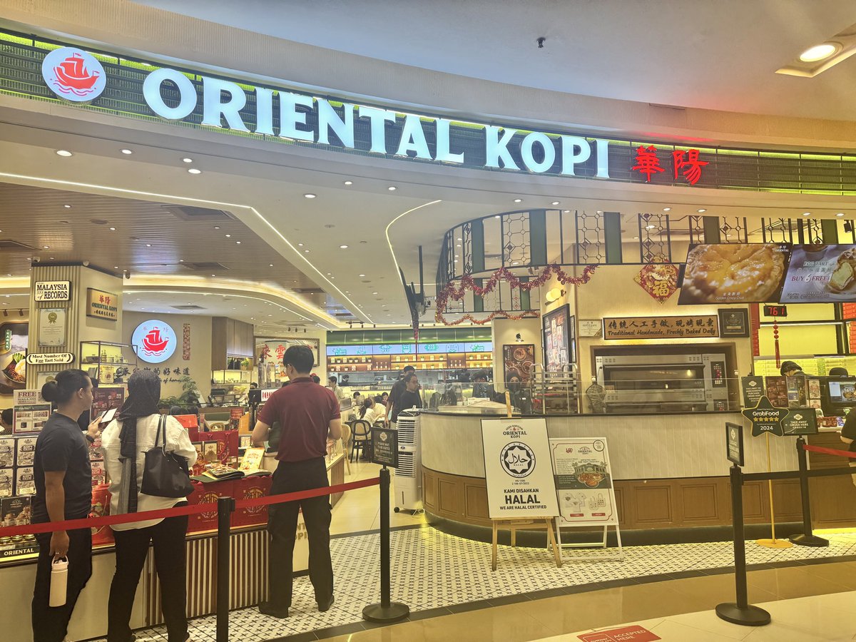 MamaryuLink's tweet photo. マレーシア🇲🇾では定番！
ORIENTAL KOPI
たくさん店舗はありますが、どこも行列です��� https://t.co/9WpMaCpJg0