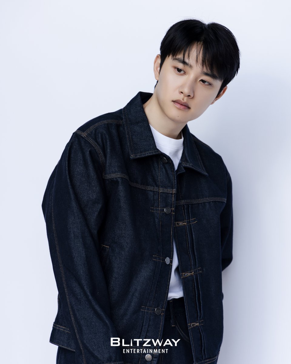 DOHKYUNGSOO_X's tweet image. [#DOHKYUNGSOO_BEHIND]

NEW PROFILE BEHIND CUT📷

도경수의 생일을 맞이하여,
새 프로필 촬영 현장 비하인드 컷을 공개합니다🎁❤️

📎blog.naver.com/blitzway_ent/2…

#도경수 #DOHKYUNGSOO
#AllrounderKyungsooDay
#HappyKyungsooDay
#해피_경수데이_2026