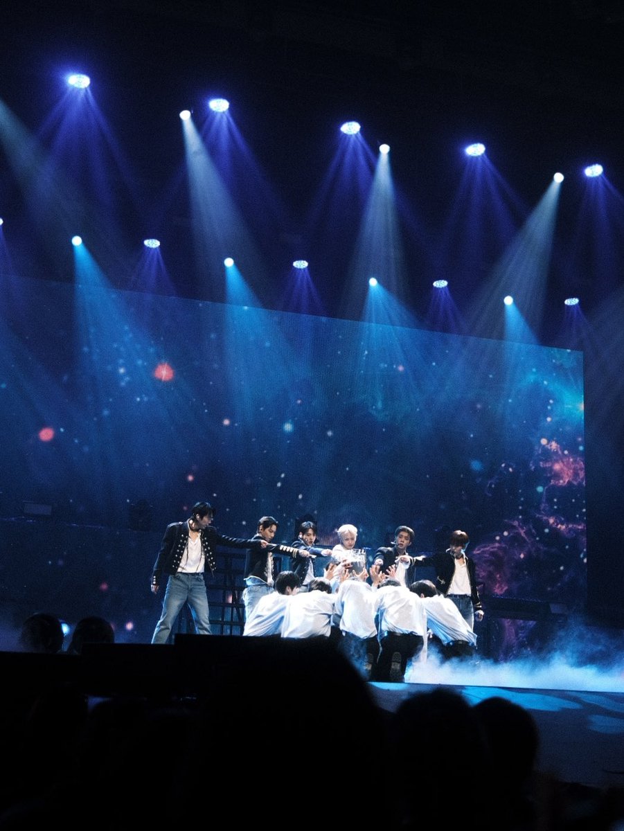 PrincessWyatt_'s tweet photo. 칭구칭구가 콘서트 다녀와서 남겨준 글이래요,,
사진이 너무 예뻐서 같이보자고 링크 남겨요~~

🔗 https://t.co/N6q31ckqh0 https://t.co/NLTWjm5mNu